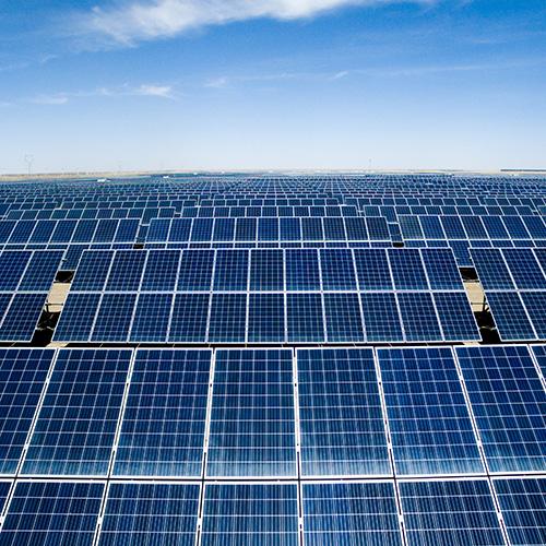 ferme de panneaux solaires