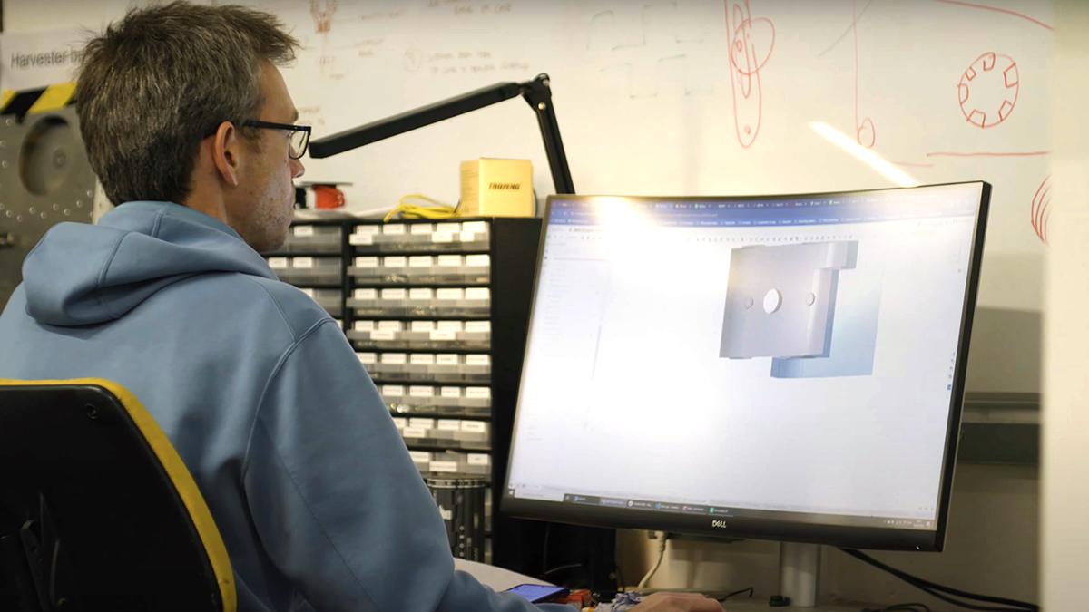 An engineer using Onshape